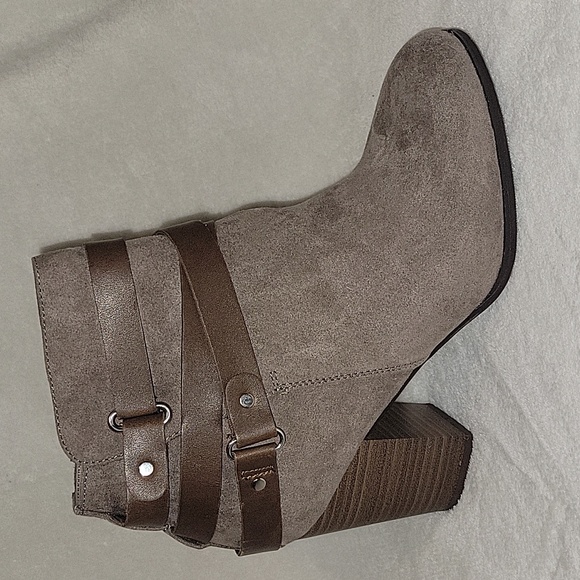 NWOT Taupe Brown 2in Thick Booties - Picture 1 of 5